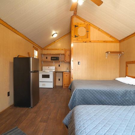 Grand Eagle Ford Lodge & Rv Park Tilden ภายนอก รูปภาพ