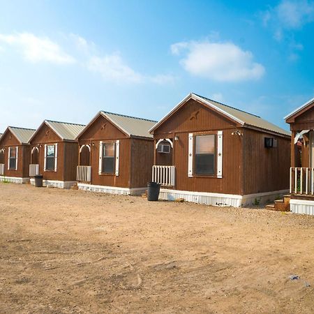 Grand Eagle Ford Lodge & Rv Park Tilden ภายนอก รูปภาพ