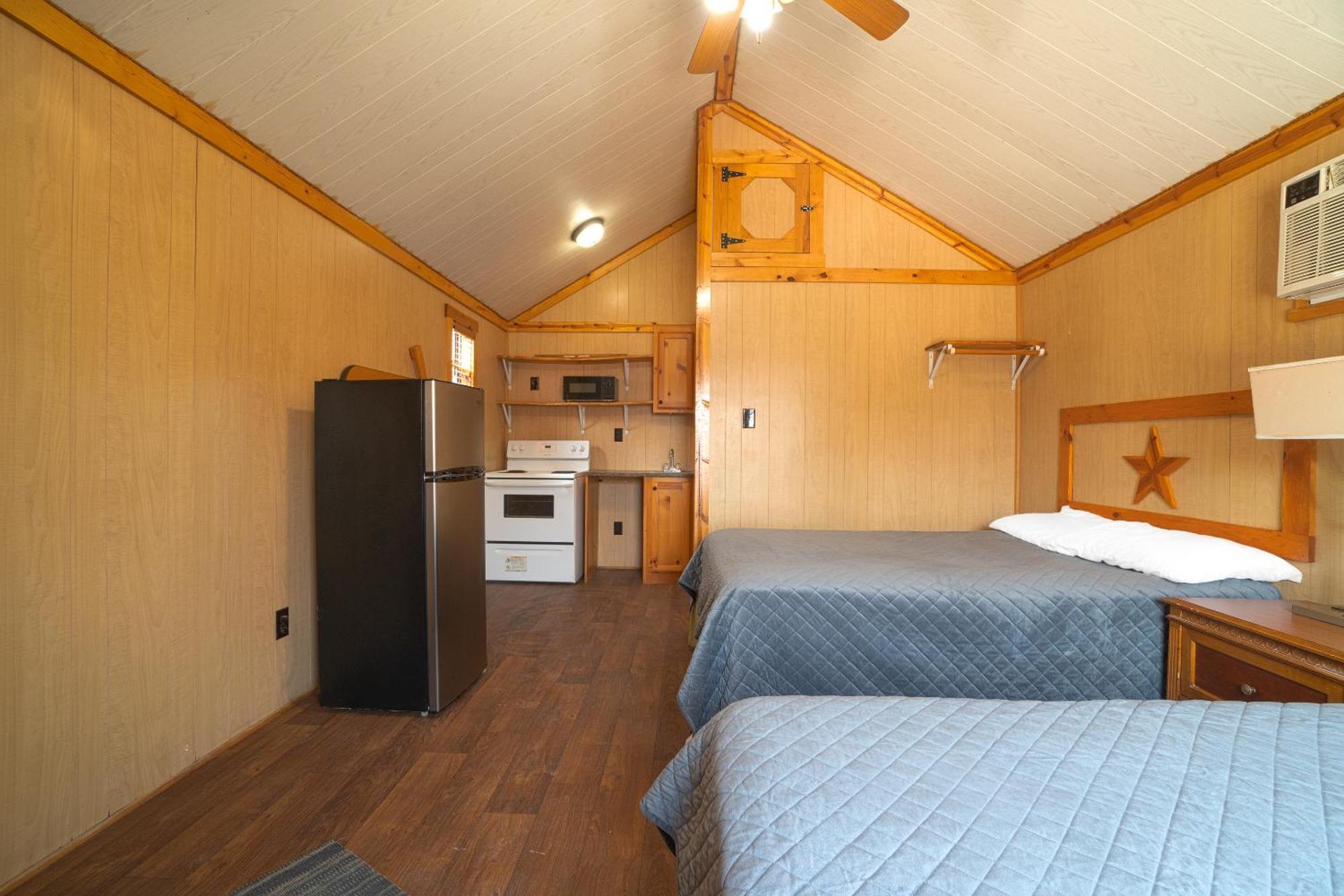 Grand Eagle Ford Lodge & Rv Park Tilden ภายนอก รูปภาพ