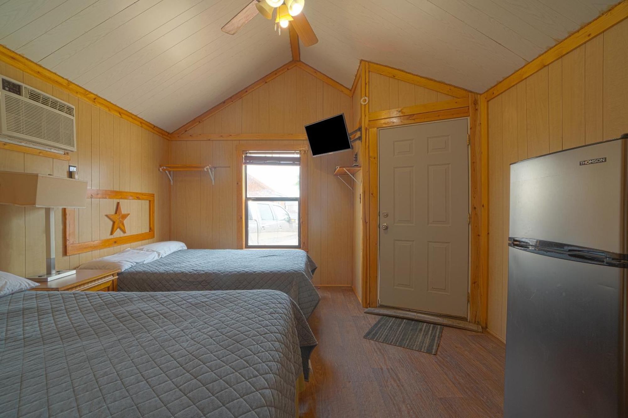 Grand Eagle Ford Lodge & Rv Park Tilden ภายนอก รูปภาพ