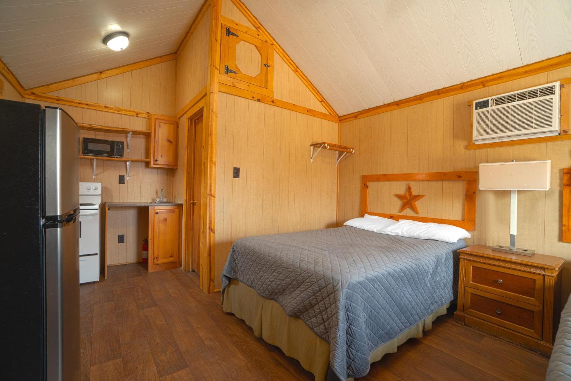 Grand Eagle Ford Lodge & Rv Park Tilden ภายนอก รูปภาพ