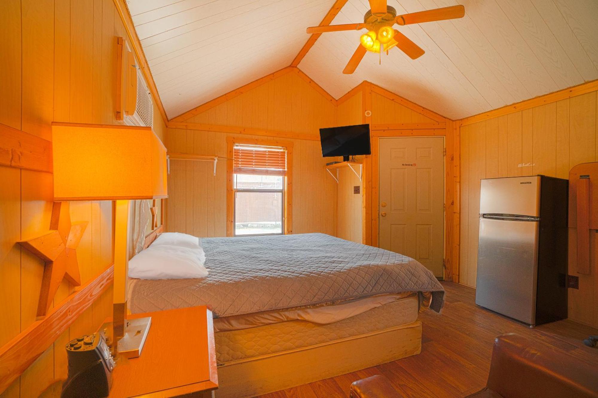 Grand Eagle Ford Lodge & Rv Park Tilden ภายนอก รูปภาพ