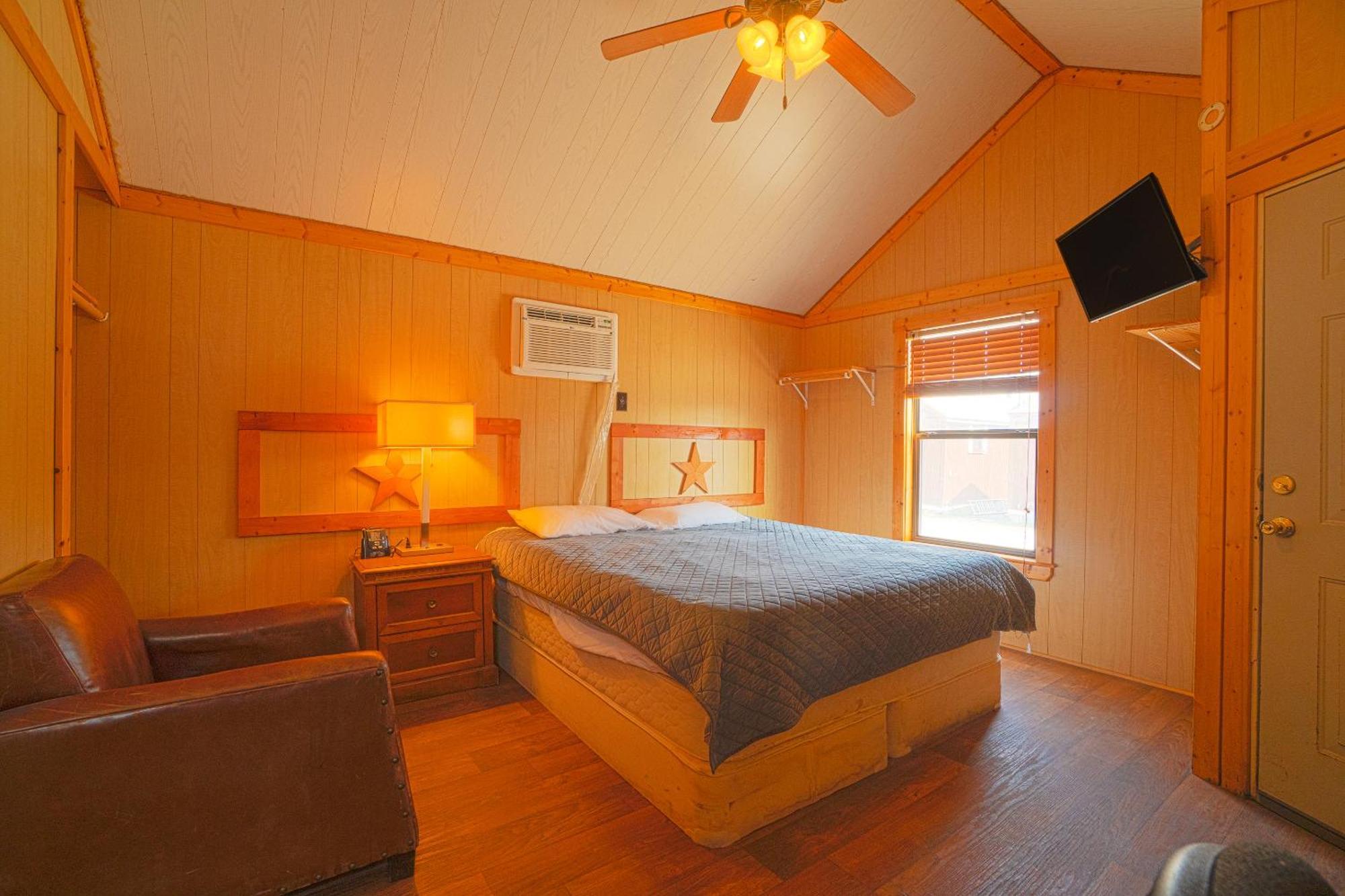 Grand Eagle Ford Lodge & Rv Park Tilden ภายนอก รูปภาพ