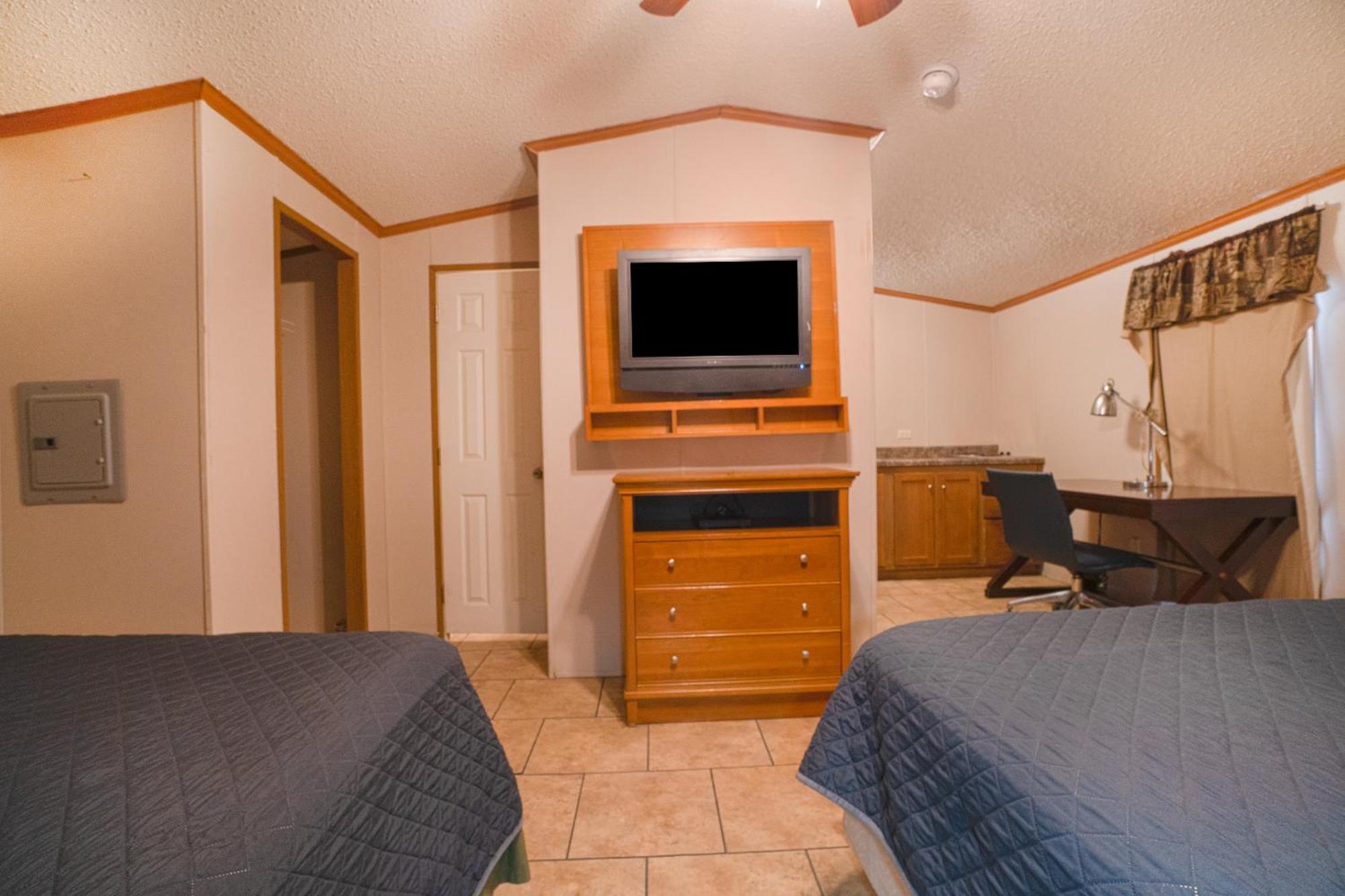 Grand Eagle Ford Lodge & Rv Park Tilden ภายนอก รูปภาพ