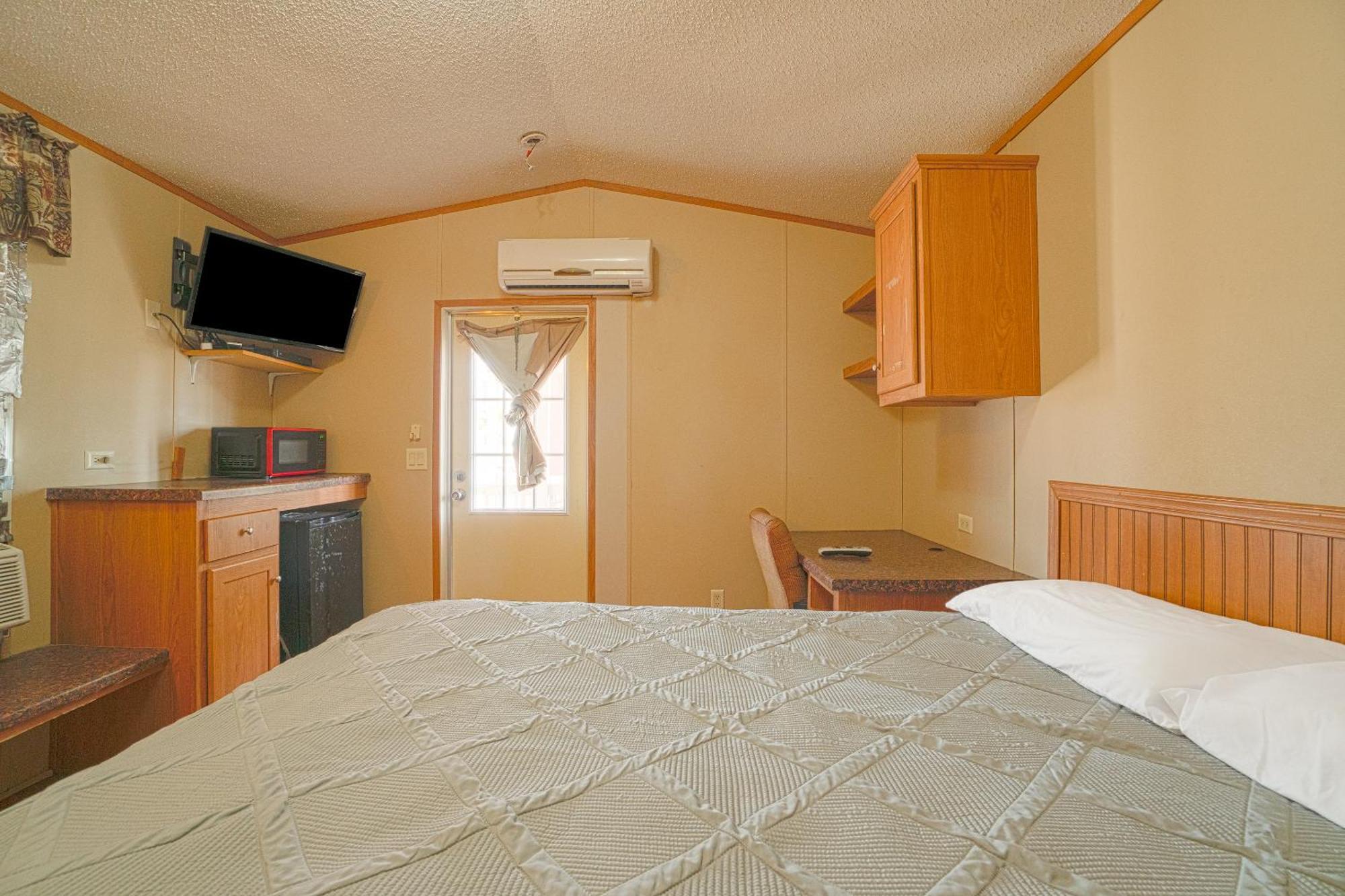 Grand Eagle Ford Lodge & Rv Park Tilden ภายนอก รูปภาพ