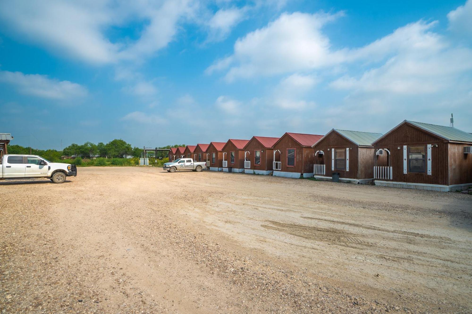 Grand Eagle Ford Lodge & Rv Park Tilden ภายนอก รูปภาพ
