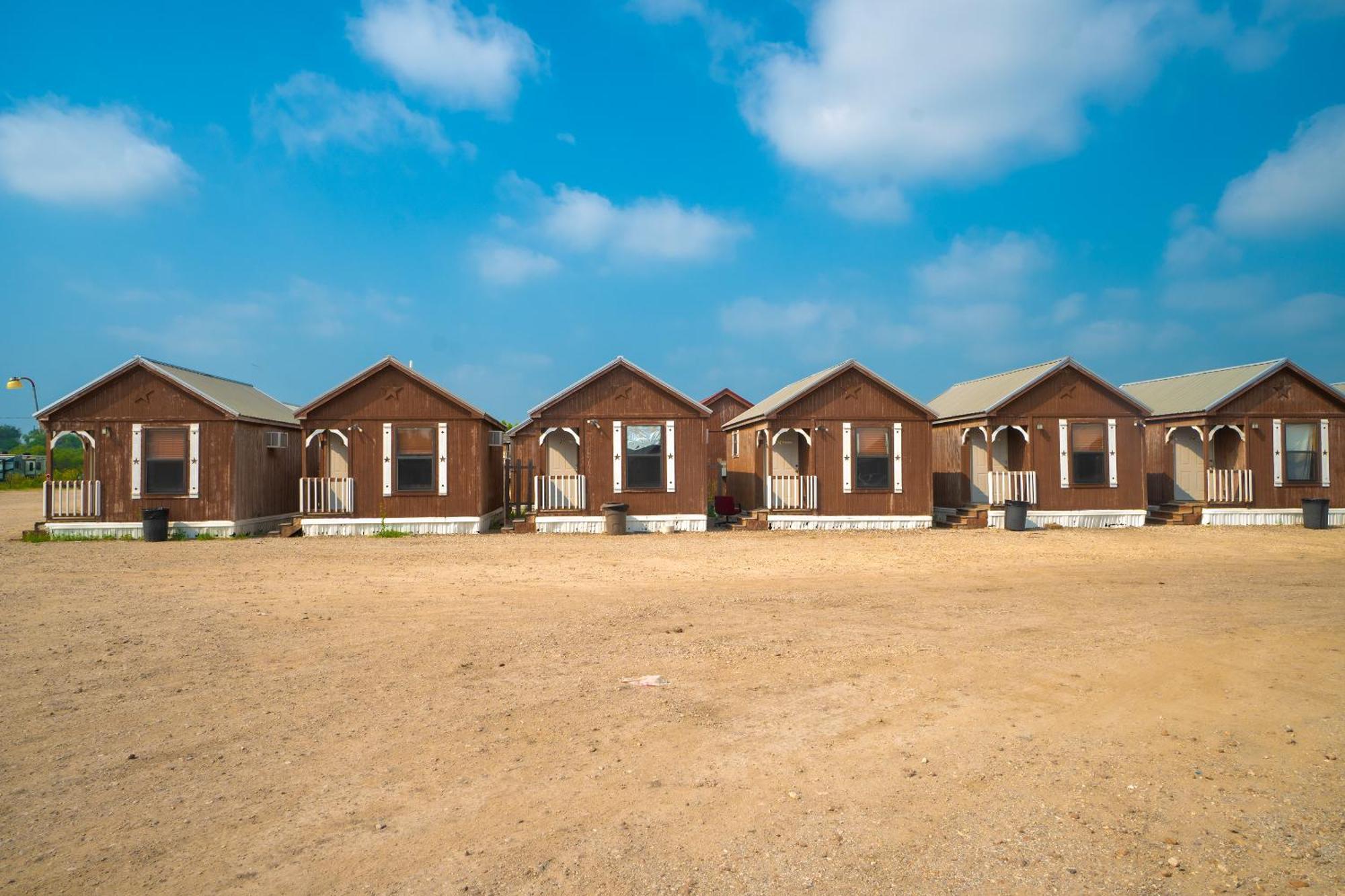 Grand Eagle Ford Lodge & Rv Park Tilden ภายนอก รูปภาพ