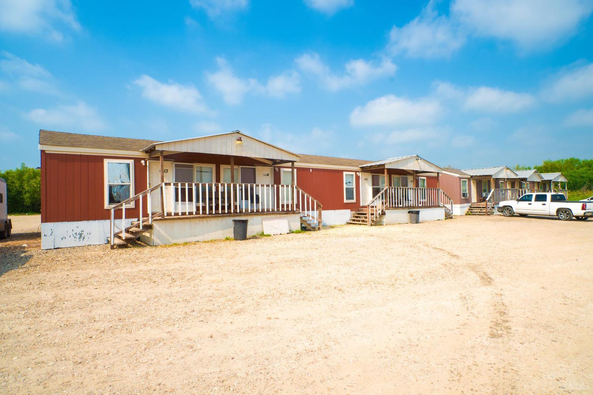 Grand Eagle Ford Lodge & Rv Park Tilden ภายนอก รูปภาพ